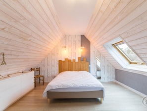 2 bedrooms, free WiFi - Charming forest-side lodge with terrace and large garden (Le Mesnil-Rogues)