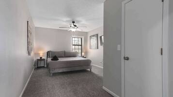 3 bedrooms, desk, iron/ironing board, travel cot