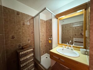 Bathroom - Apartment at Vars Les Claux ski-in/ski-out (Vars)