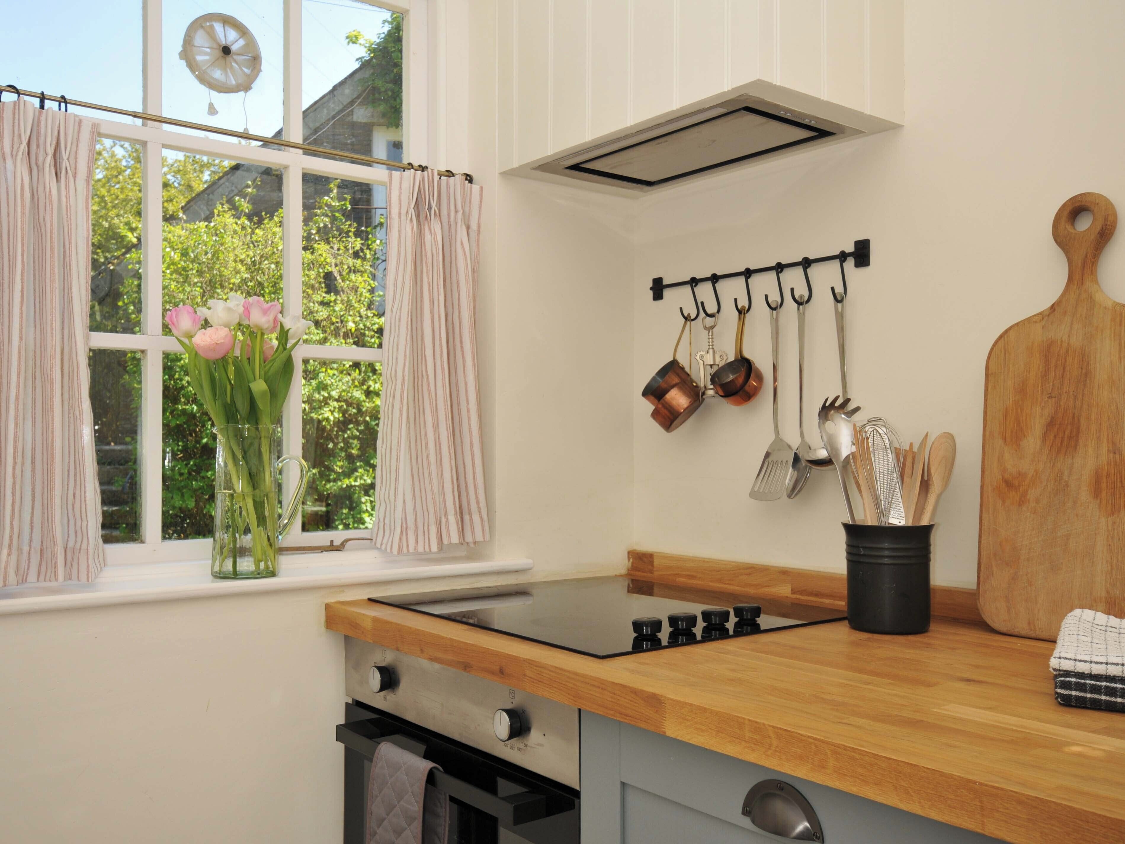 Cottage | Bếp riêng | Máy rửa bát, dụng cụ nấu nướng/bát dĩa/dao nĩa 