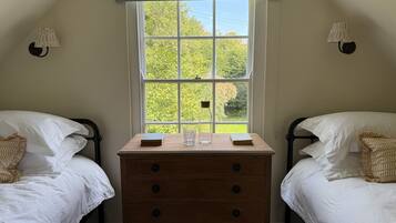 Cottage | 2 bedrooms, individually decorated, individually furnished, free WiFi