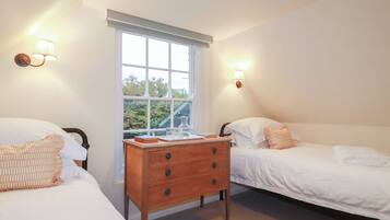 2 bedrooms, individually decorated, individually furnished, free WiFi