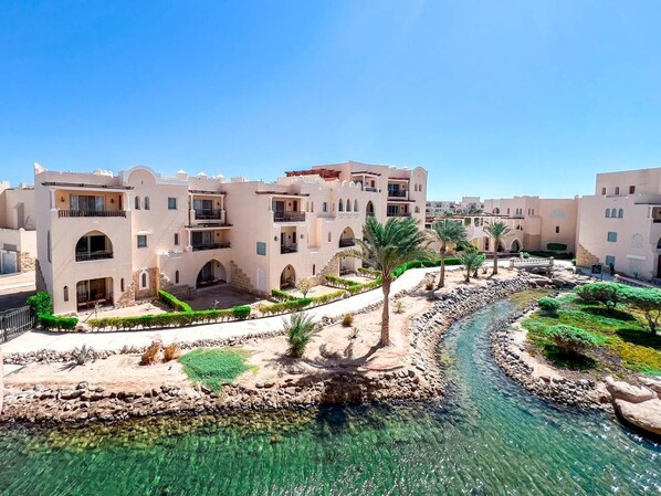 المنشأة من الخارج