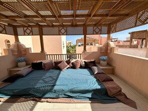 المنطقة المحيطة بالمنشأة