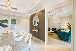 Dining - Durrani Homes - Heaven on Earth collection 4BR panorama Burj Khalifa views (Dubai)