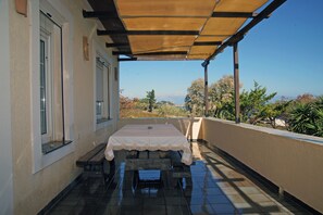 تناول الطعام بالخارج