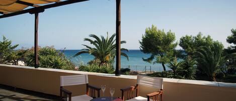 تناول الطعام بالخارج