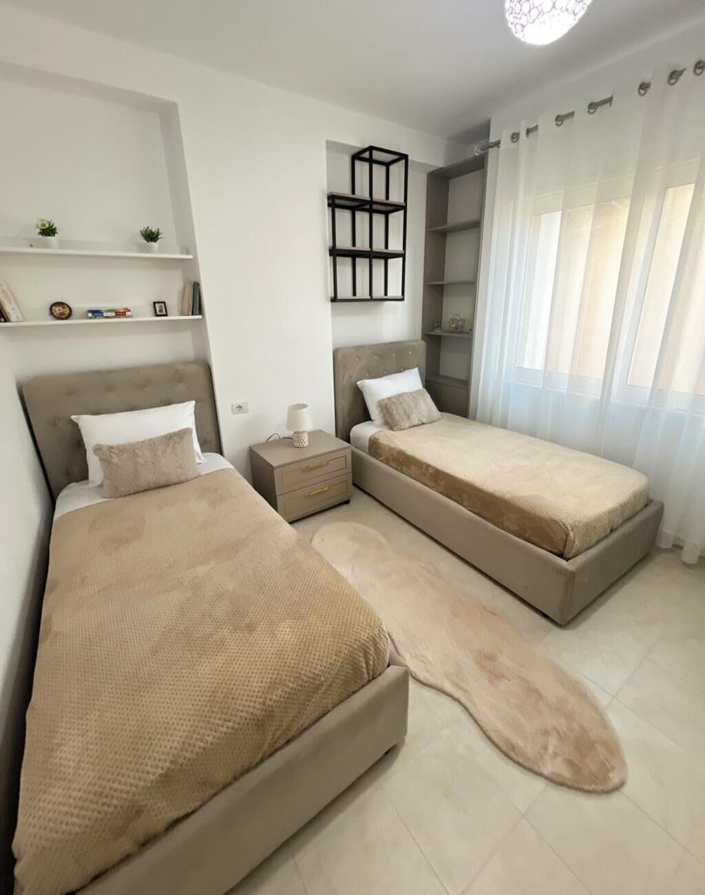 2 habitaciones, tabla de planchar con plancha, internet y ropa de cama 