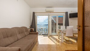 TV - Charm Apartment by Villas Guide (Senj)
