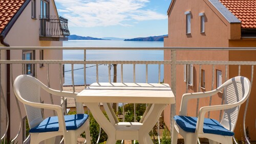 Charm Apartment by Villas Guide