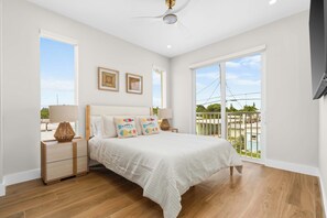 3 bedrooms, desk, iron/ironing board, WiFi