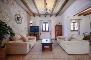 Una televisión, libros