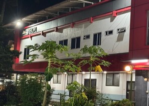 المنشأة من الخارج