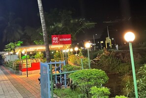 المنطقة المحيطة بالمنشأة