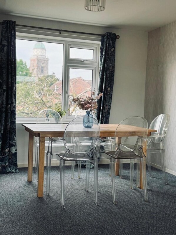 Dining room - Central Upton Upon Severn 2 Bedroom Property Sleeps 6 (Worcester)