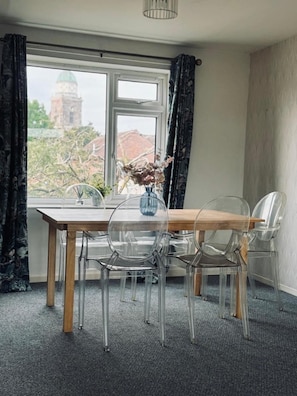 Dining room - Central Upton Upon Severn 2 Bedroom Property Sleeps 6 (Worcester)
