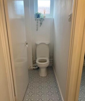 Apartment, 2 Bedrooms, Smoking, Balcony | Bathroom | Toilet paper - Central Upton Upon Severn 2 Bedroom Property Sleeps 6 (Worcester)