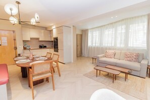 Smart TV, offices - Elegant Apartment St Germain des prés Luxembourg Park (Paris)