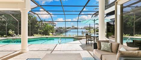 Et oppvarmet basseng