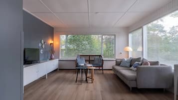 Een televisie en een kantoor