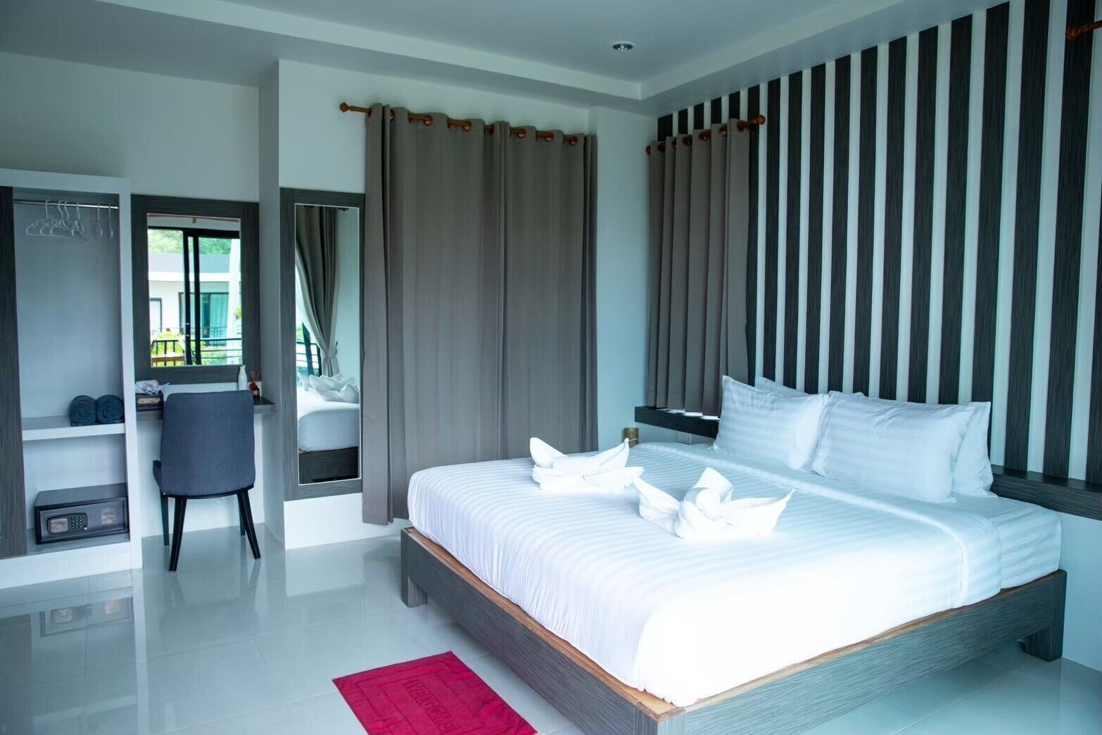 Een kluis op de kamer, verduisterende gordijnen, geluiddichte muren