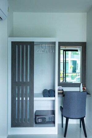 Pengeskab på værelset, mørklægningsgardiner, lydisolering, gratis Wi-Fi