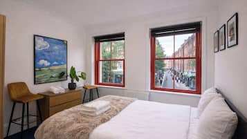 2 bedrooms, desk, iron/ironing board, free WiFi
