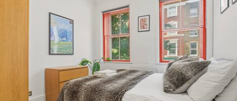 2 bedrooms, desk, iron/ironing board, free WiFi