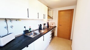 Apartment, 2 Bedrooms, Balcony, Garden View | Bahagian dalam