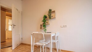 Eenvoudig appartement | Woonkamer