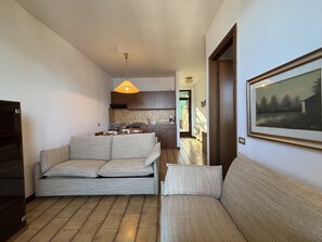 TV - Graziella 1 apartment with lake view (Germignaga)