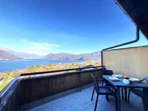 Outdoor dining - Graziella 1 apartment with lake view (Germignaga)