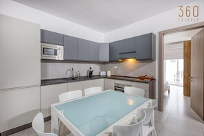 Fridge, microwave, oven, stovetop - Spacious Paceville Getaway near Beach & Schools! (St. Julian`s)