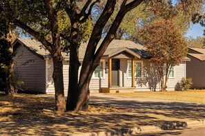 Exterior - Cozy 4BR Family Home Near Texas Tech Campus (Lubbock)