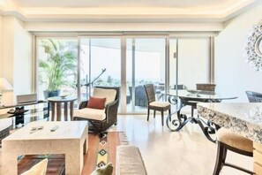 Restaurant - ANANA El Dorado 203 Condo with Lake views & Pool (Chapala)