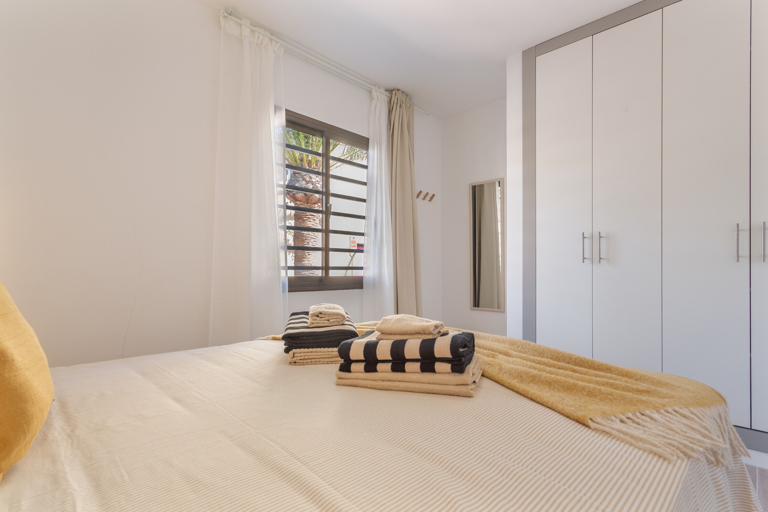 1 habitación, tabla de planchar con plancha, wifi y ropa de cama 