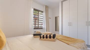 1 slaapkamer, een strijkplank/strijkijzer, wifi, beddengoed