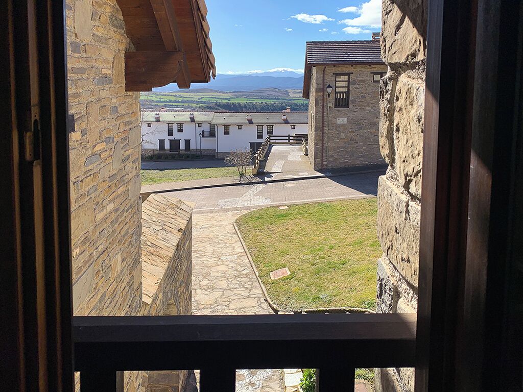 Basic Apartment | Bathroom | Towels