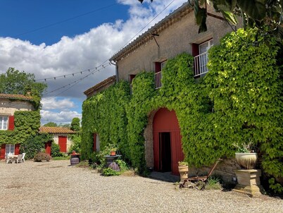 Wine Domaine with 4 gites and large private pool, games barn & petanque court