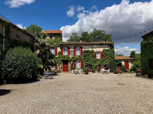Ancient wine Domaine with 4 gites and large pool.