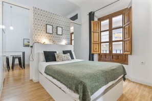 Iron/ironing board, WiFi, bed sheets - Apartment 'Abenhamar' with Wi-Fi and Air Conditioning (Granada)