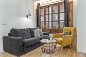 TV - Apartment 'Abenhamar' with Wi-Fi and Air Conditioning (Granada)