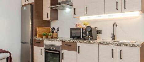 Fridge, microwave, oven, stovetop