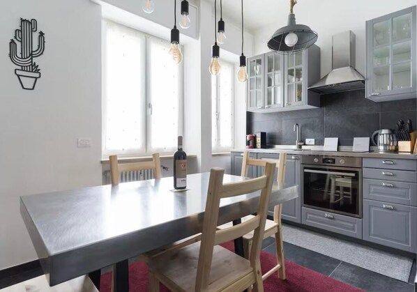 Dining - Modern, quality apartment 5 minutes from the Verona Fairgrounds (Verona)