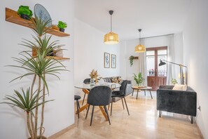 Dining - Apartment 'Calle San Isidro, 59' with Balcony, Wi-Fi and Air Conditioning (Granada)
