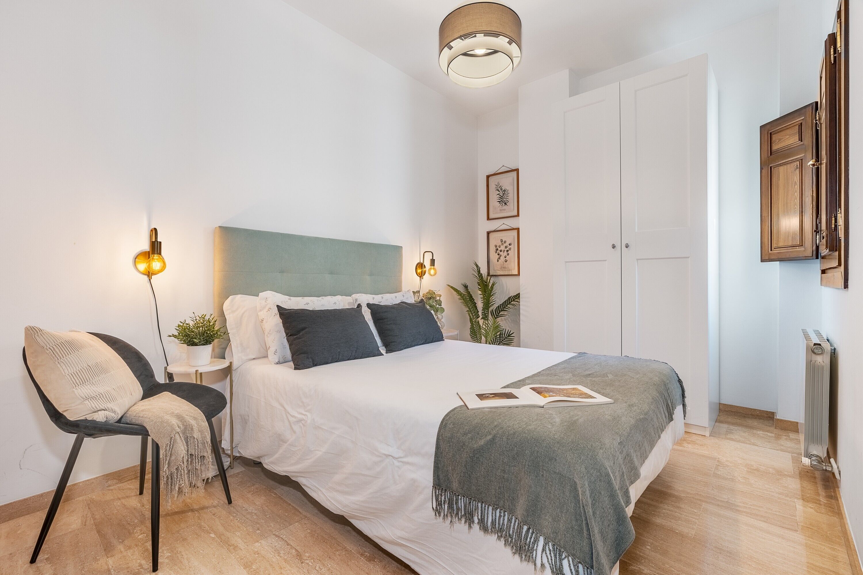 Iron/ironing board, WiFi, bed sheets