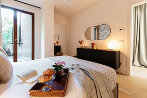 Apartamento, vistas al lago | Ropa de cama de alta calidad y edredones de plumas