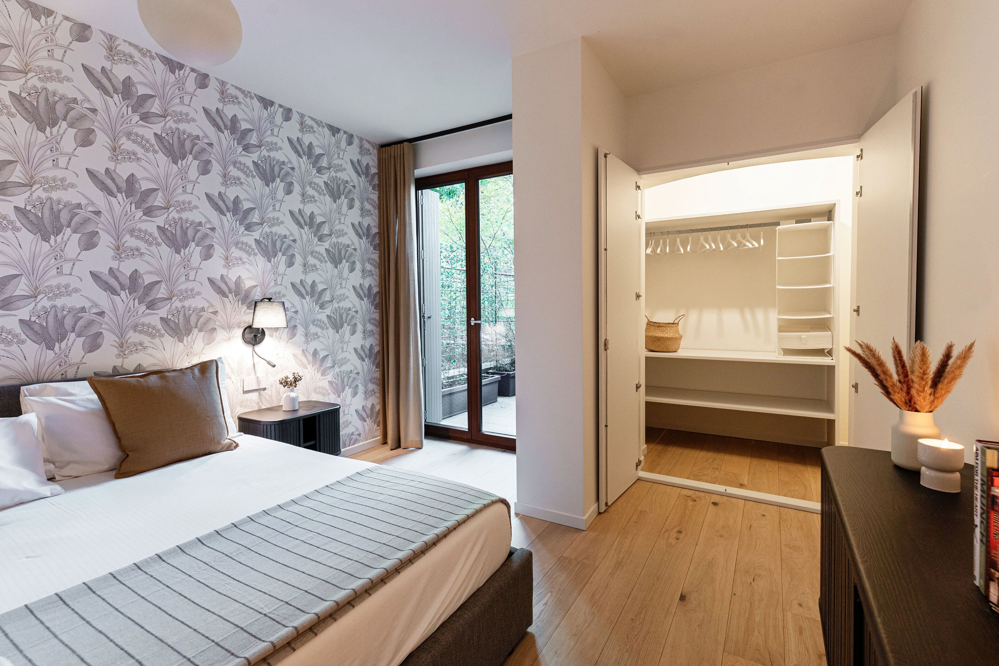 Departamento, vista al lago | Ropa de cama de alta calidad, edredón y tabla de planchar con plancha 