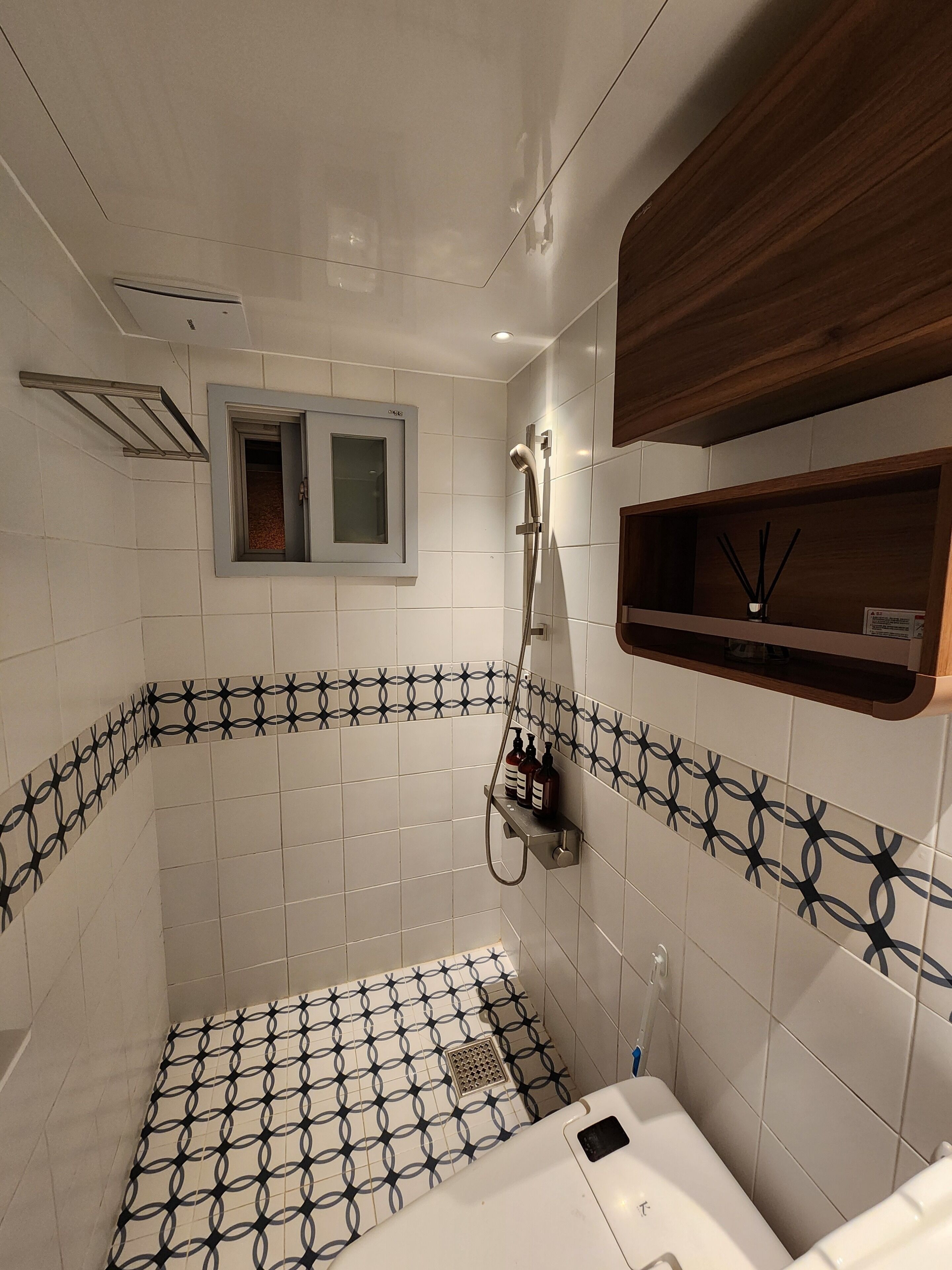 Dusche, Haartrockner, Bidet, Handtücher