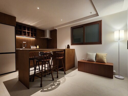 Cozy Café Vibes & Timeless Design — Your Tranquil Seoul Hideaway Awaits